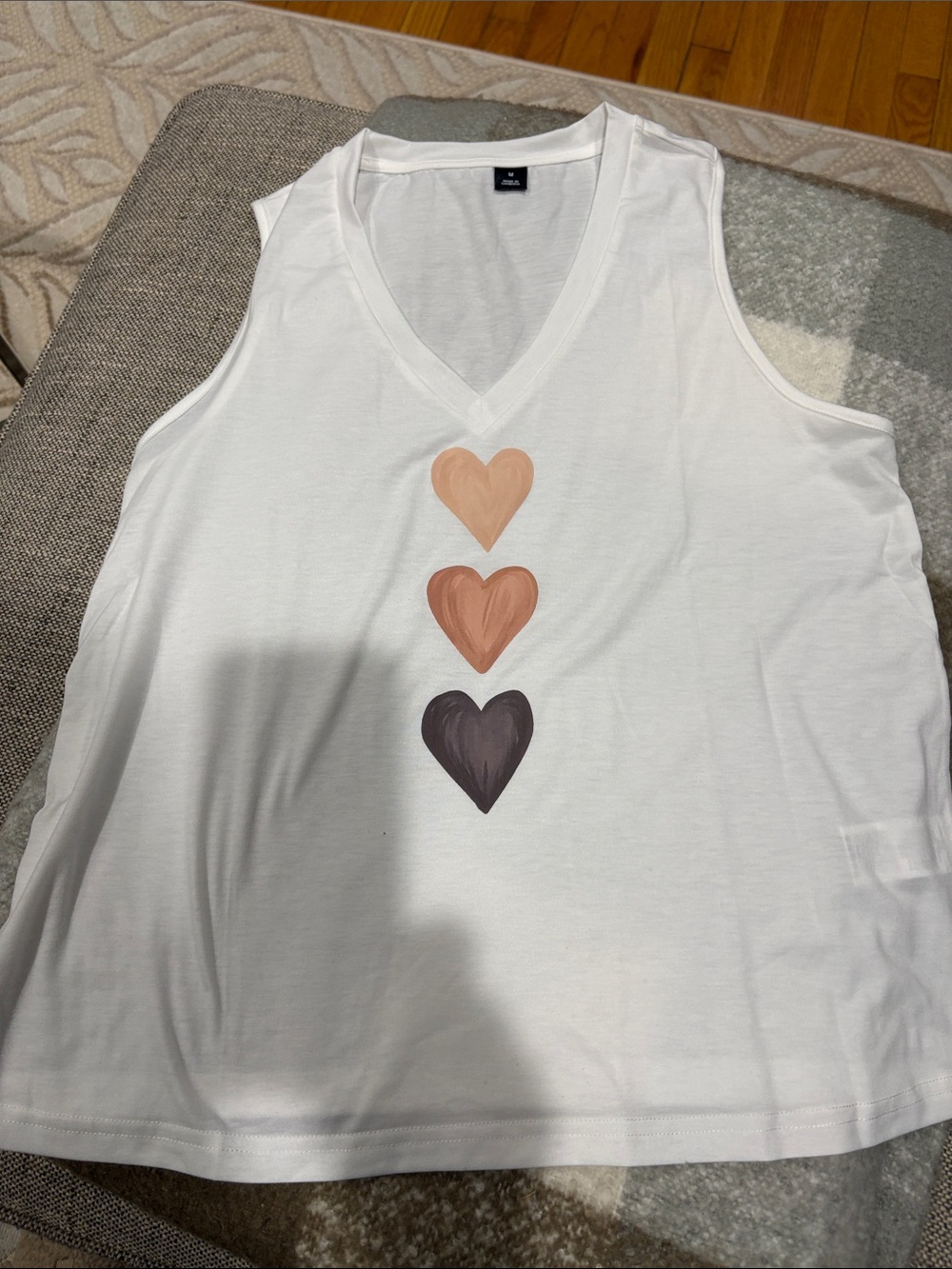 SHEIN White V-Neck Tank Top with Neutral Heart Print